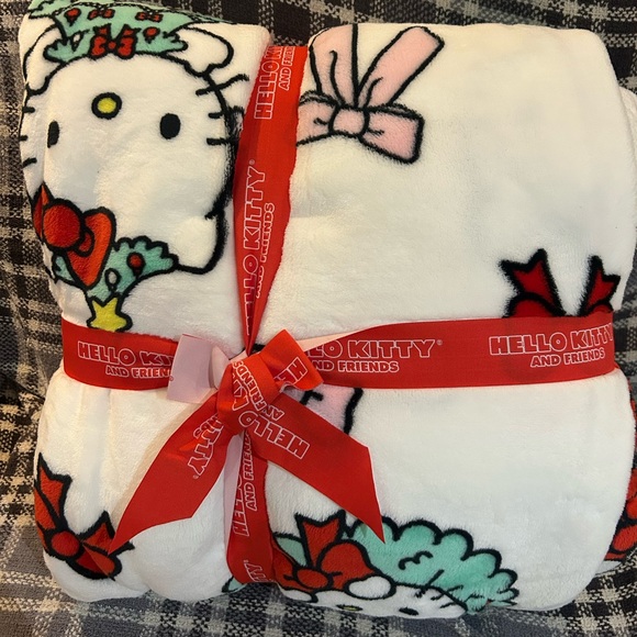 Hello Kitty Holiday Blanket - Picture 2 of 2